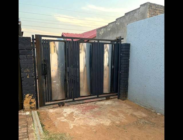 3 BEDROOM HOUSE FOR SALE IN PROTEA GLEN